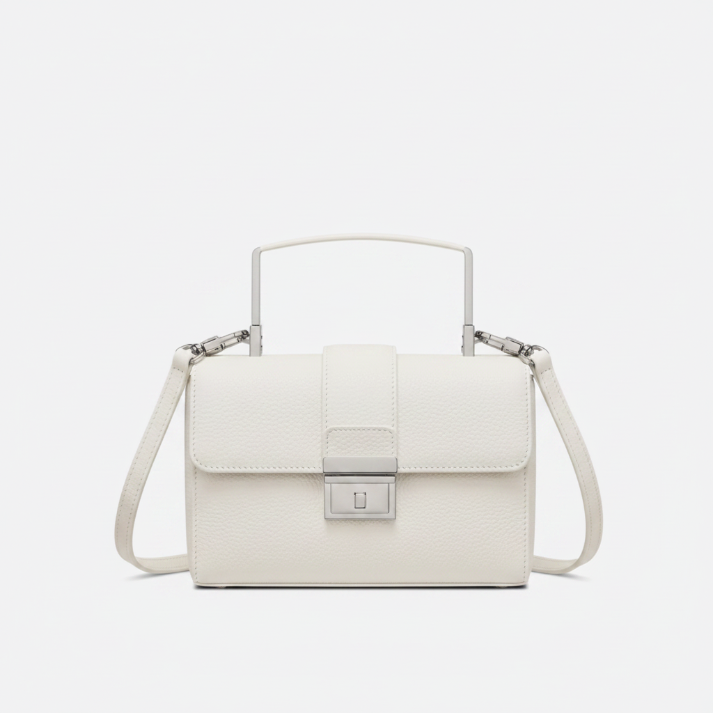 Micro borsa in pelle bianca ricamo floreale strass